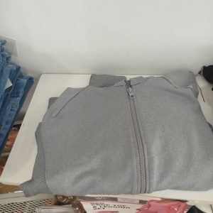 Conjuntos deportivos de top, pantalón y sudadera. 6 colores - Gris